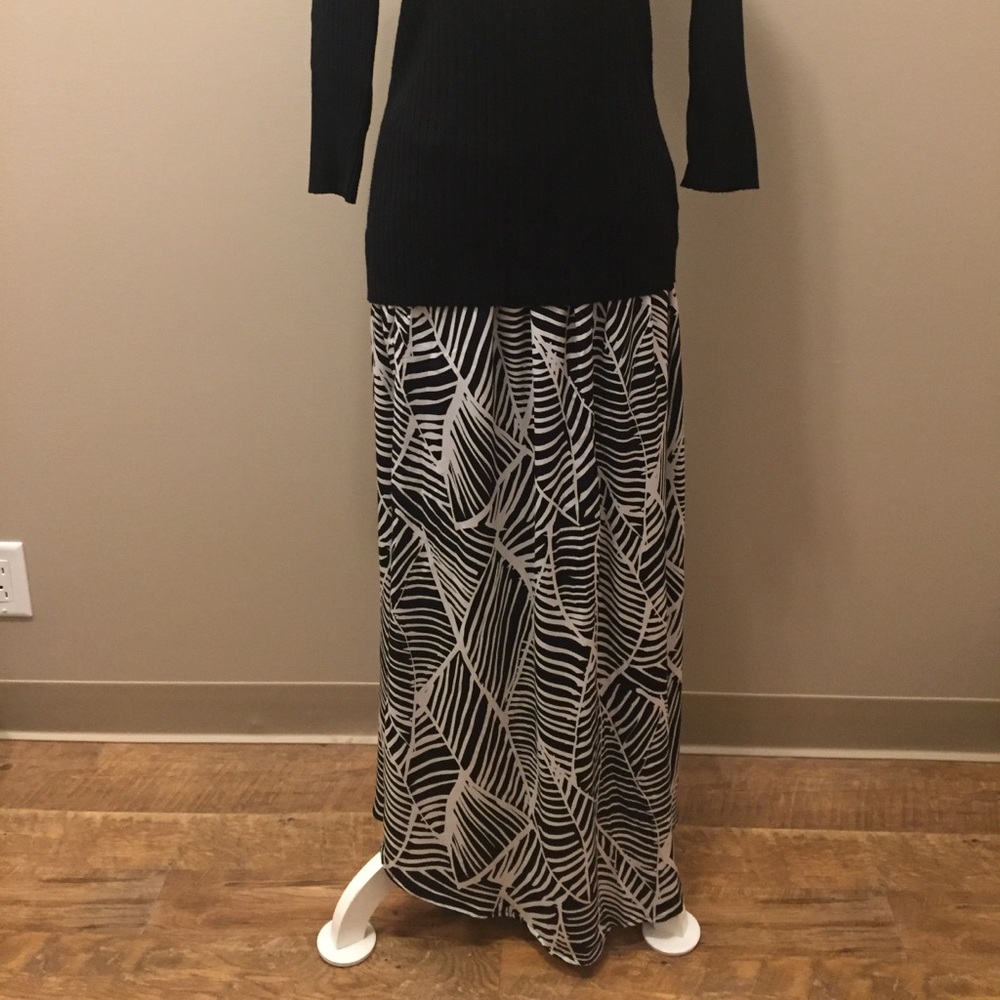 Ladies Loft Outlet Skirt